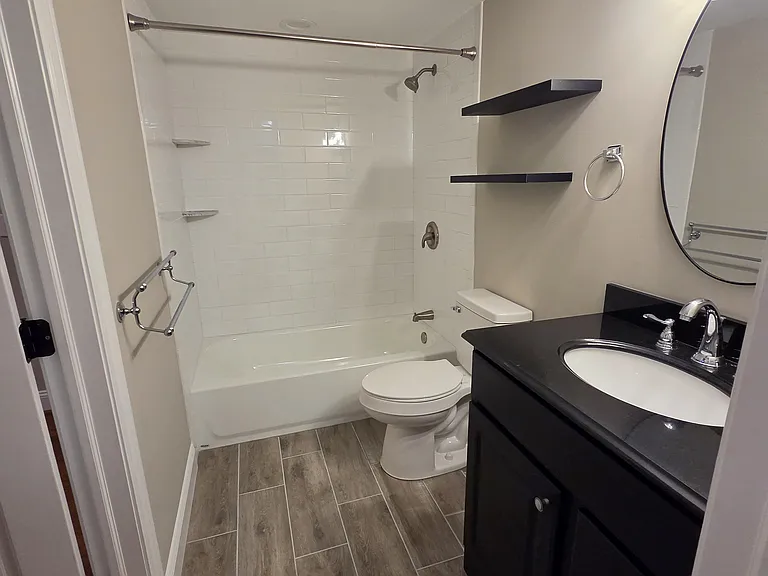 122 Wellington Ter #10A — Photo 16