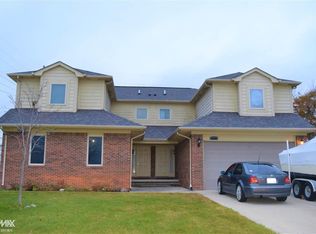 39119 Jefferson Ave, Harrison Township, MI 48045