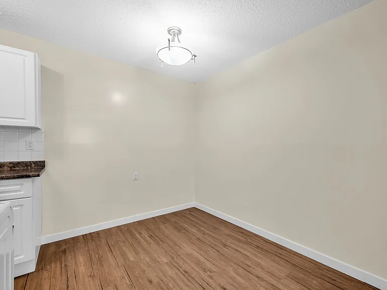 5130 Irving St — Photo 8