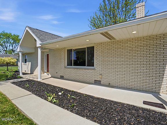 4th image of 406 Lavina Ave