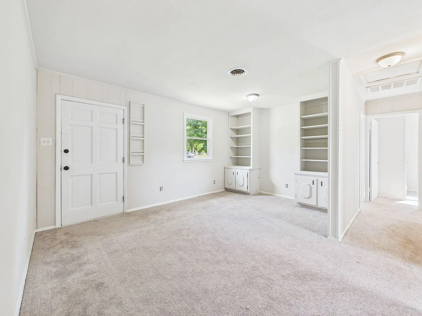 3 bed, 1.0 bath, 943 sqft, $1,750 — Photo 2