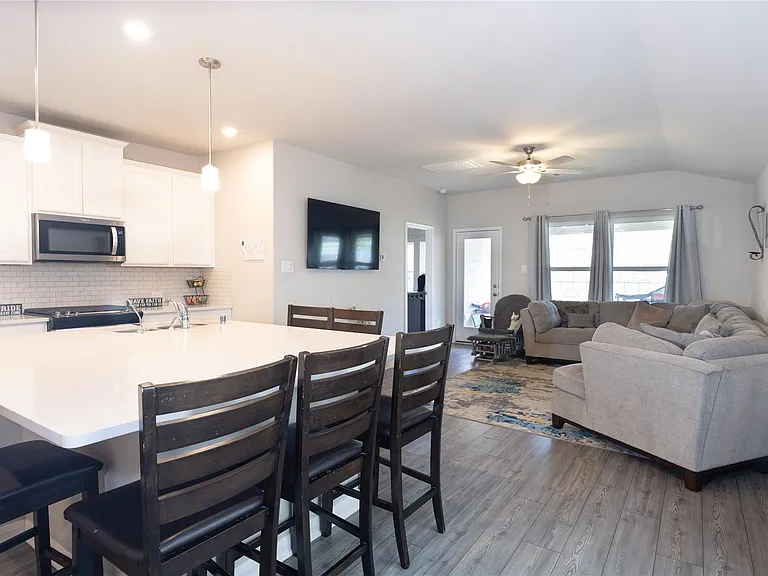 7155 Blue Oak Dr — Photo 3