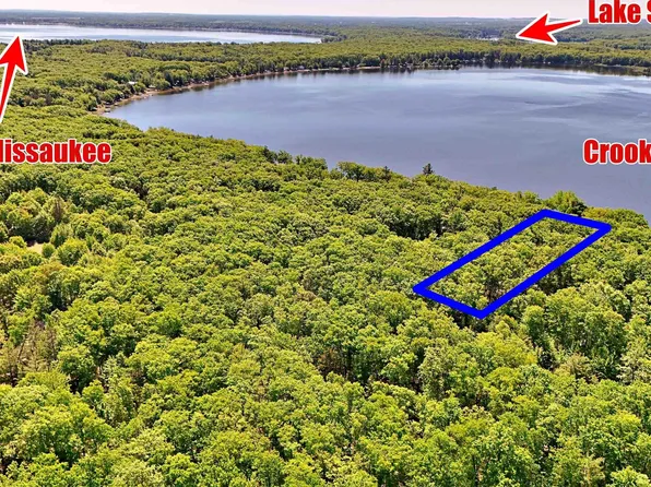 9440 W Oak Dr, Lake City, MI 49651