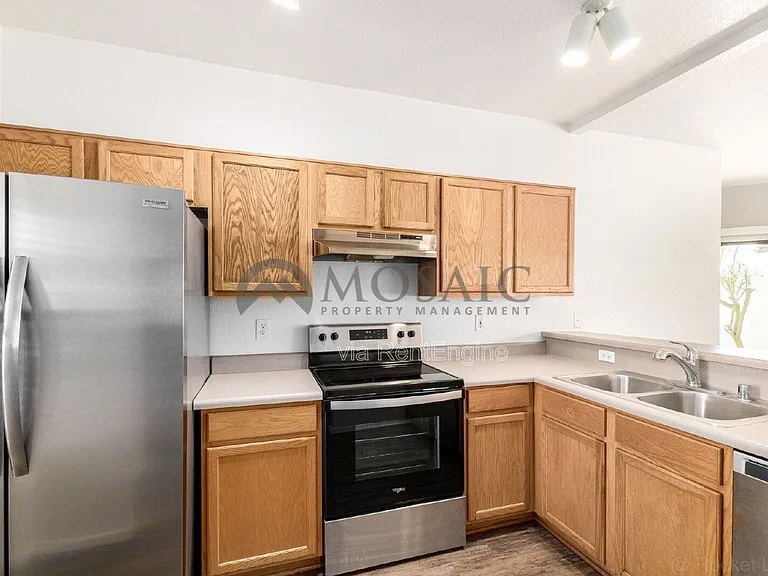 280 S Elizabeth Way #27 — Photo 14