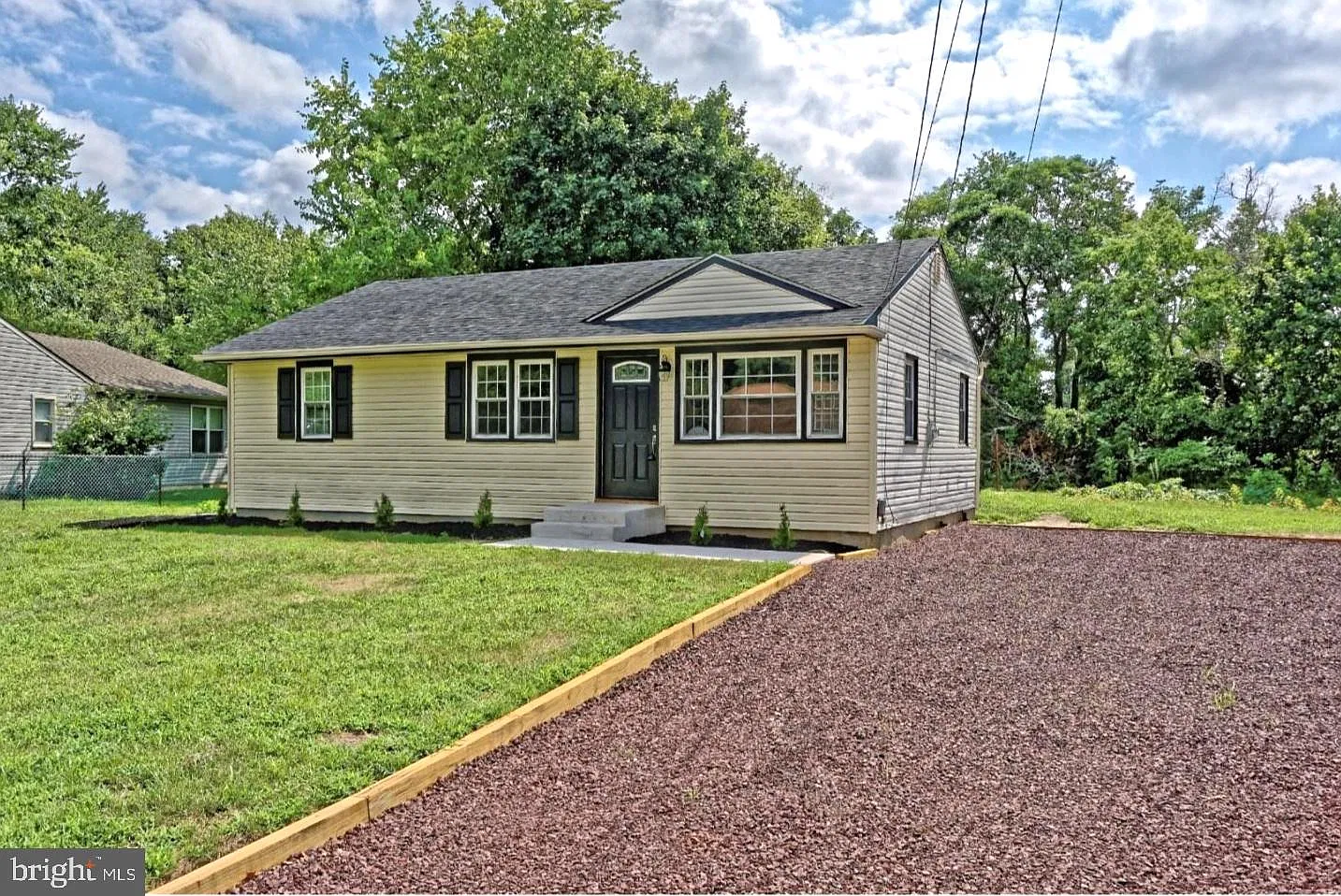 3 bed, 1.0 bath, 952 sqft, $2,000 — Photo 2