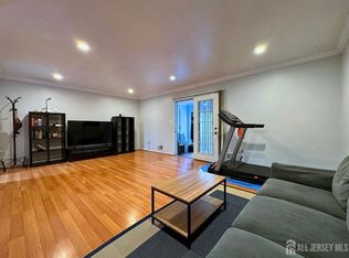 39 Anderson Ct, East Brunswick, NJ 08816