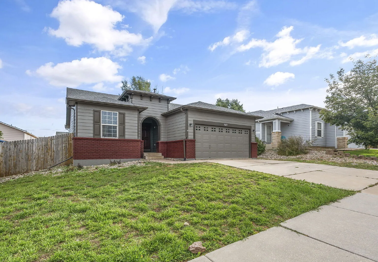 3 bed, 2.0 bath, 1160 sqft, $2,000 — Photo 3