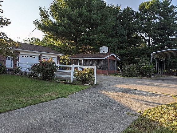 screened in detached patio