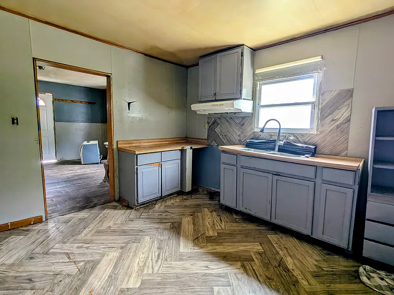 822 W Franklin St — Photo 4