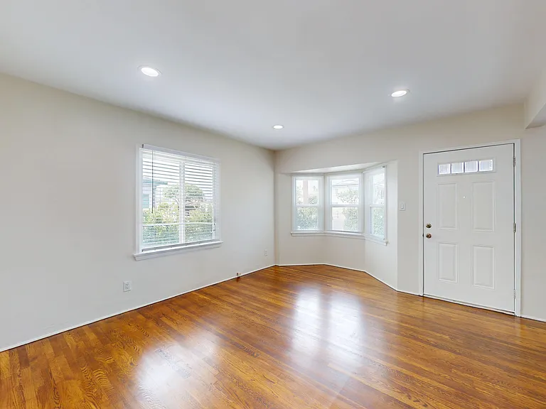 1502 N Hollywood Way #A — Photo 1
