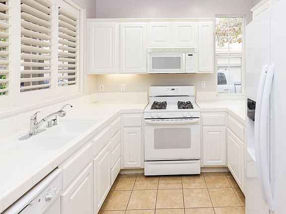 3rd image of 14 Willowdale #123