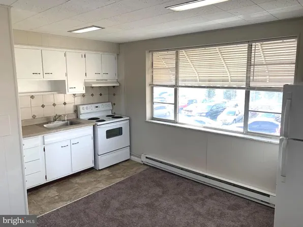 1310 4th Ave #2, Lester, PA 19029
