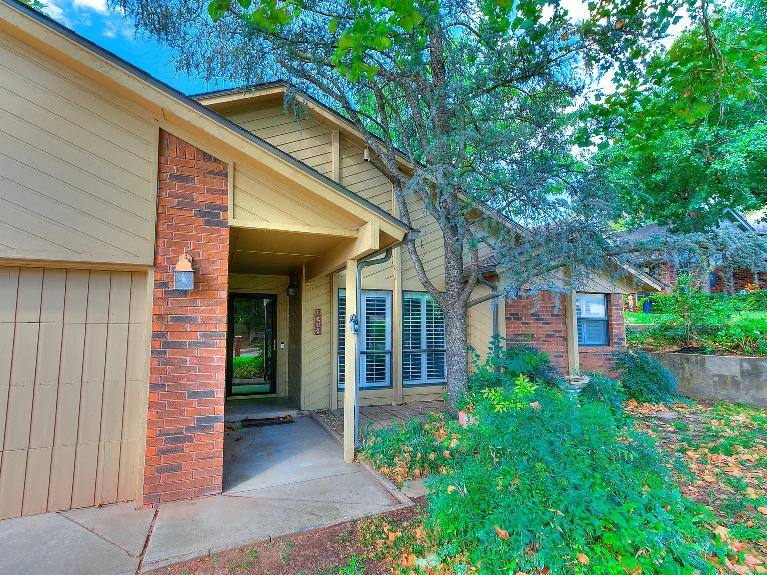 3 bed, 2.5 bath, 2461 sqft, $2,395 — Photo 3