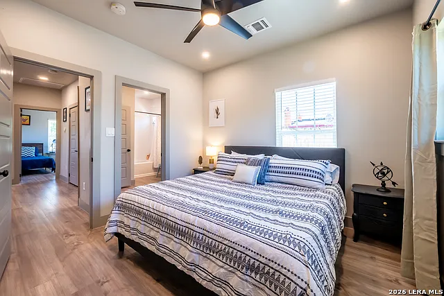 1123 S Olive St — Photo 14