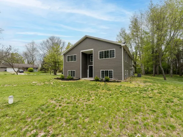 32844 Winther St, Paw Paw, MI 49079