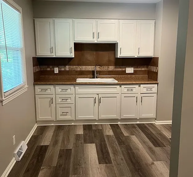1103 S Highland Dr — Photo 1