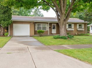 1817 Oak St, Oshkosh, WI 54901