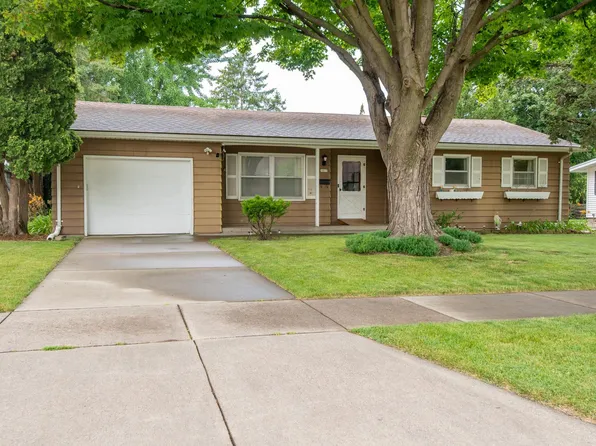 1817 Oak St, Oshkosh, WI 54901