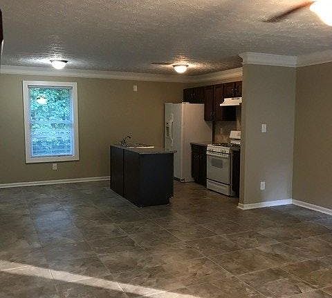 4th image of 246 Village Way