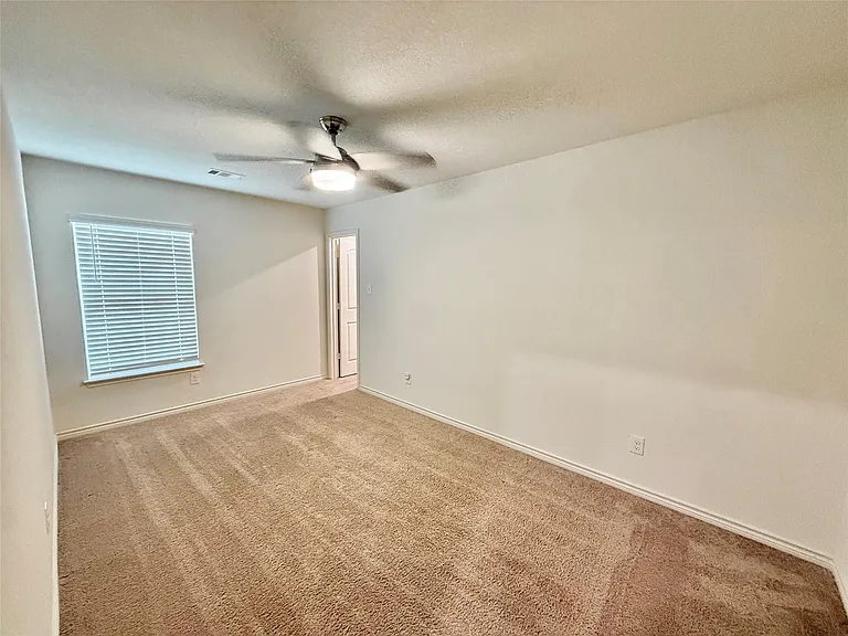 521 Locksley Cv — Photo 8