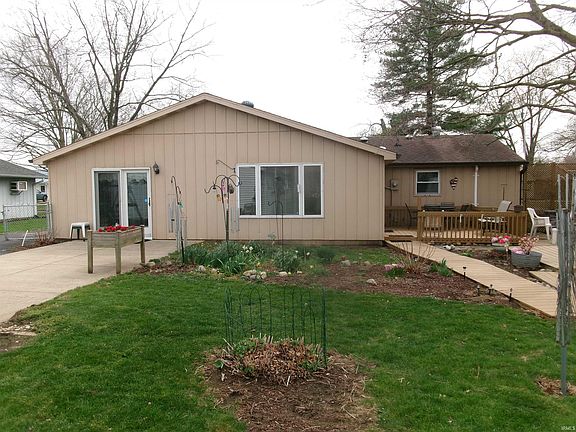 3rd image of 304 Holiday Dr