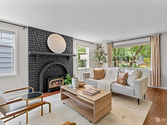 3rd image of 13738 Palatine Avenue N