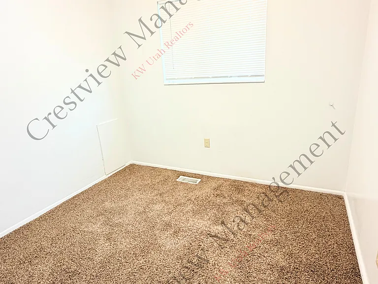 549 E Stringham Ave #B — Photo 9