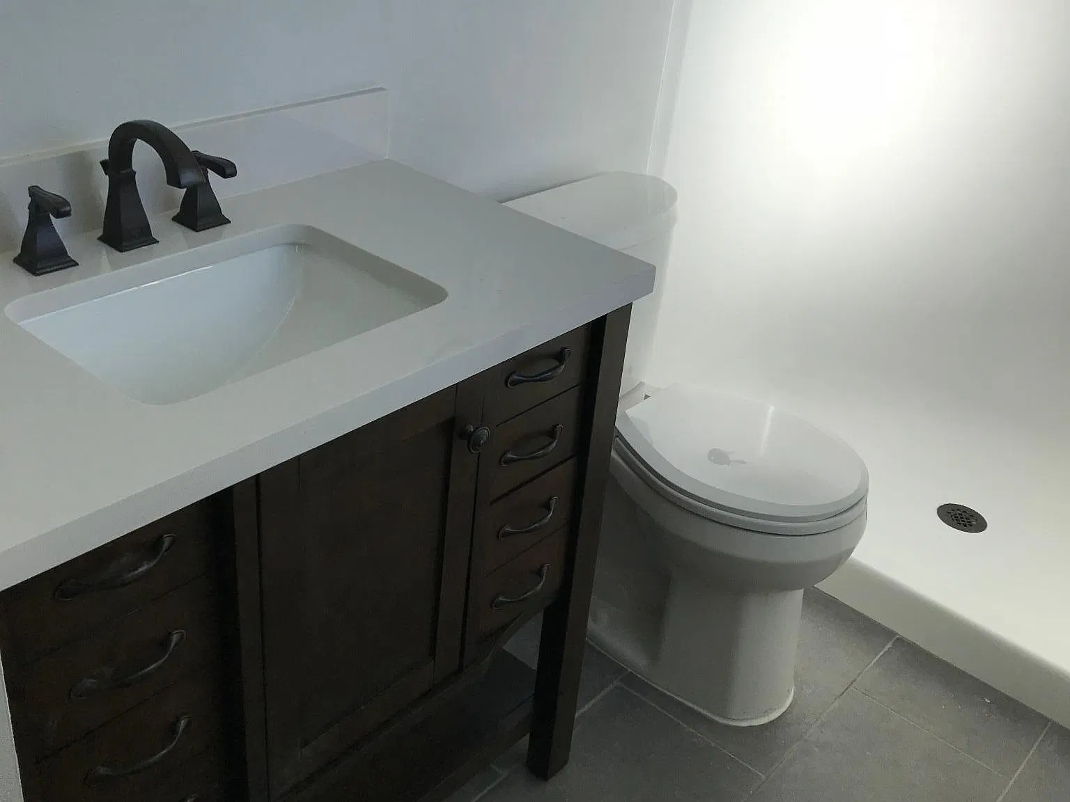 2 bed, 950 sqft, $4,290 — Photo 2