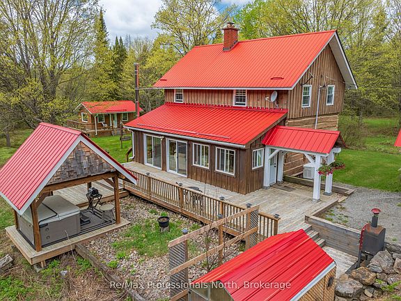 5th image of 3569 Chetwynd Rd