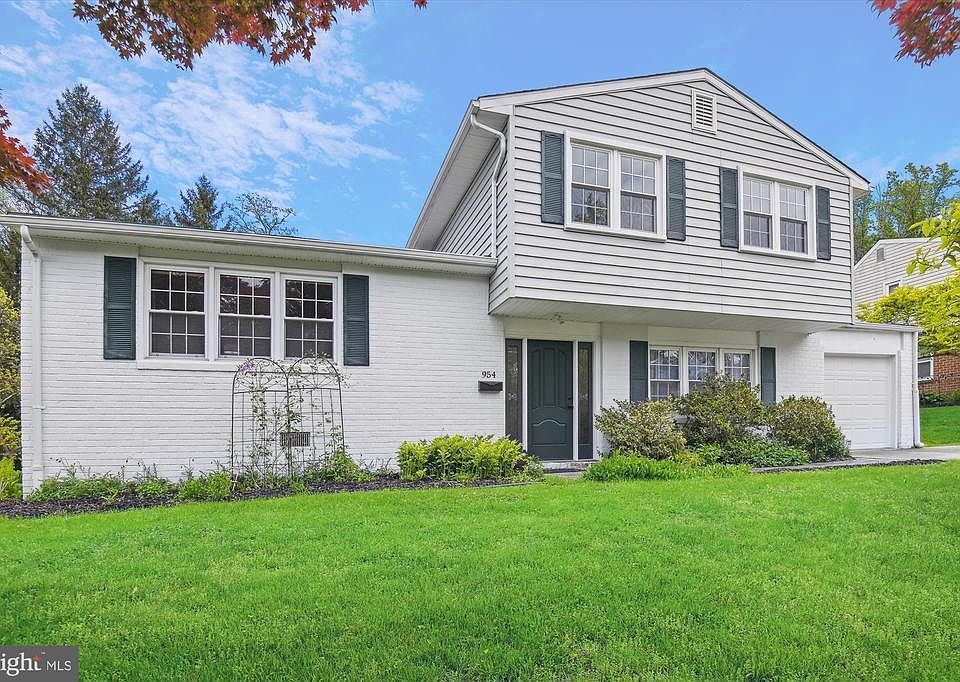 1st image of 954 Beaverbank Cir