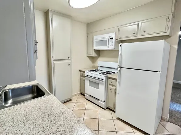 Courtyard Apartments