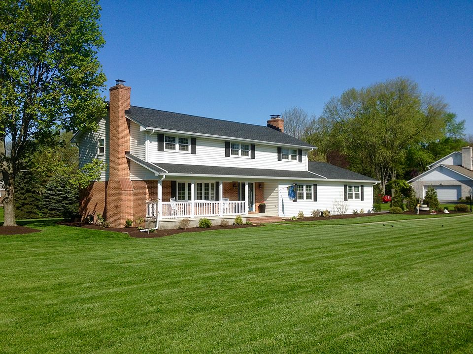 2nd image of 8 Fox Knoll Ct
