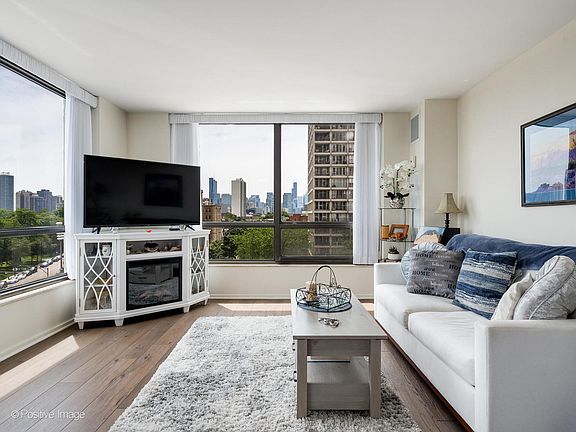 3rd image of 2020 N Lincoln Park W APT 6G