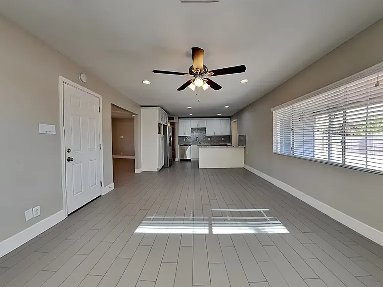 7907 E Latham St — Photo 2