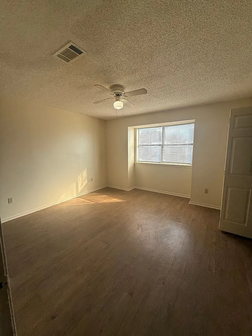 GM 1322 Jasper Ave — Photo 2