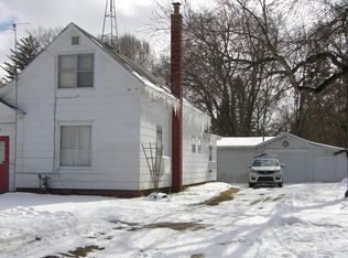 206 E Wayne St, Dowagiac, MI 49047