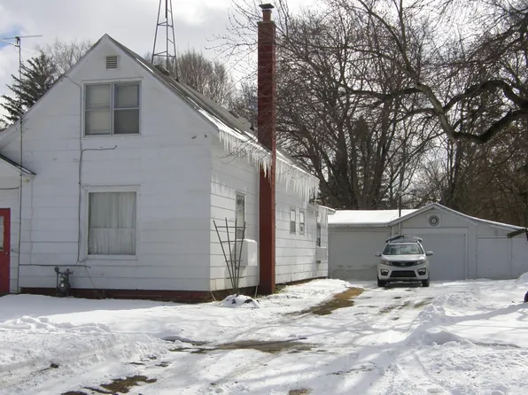 206 E Wayne St, Dowagiac, MI 49047