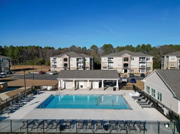 210 Grove Cir APT 201, Lillington, NC 27546