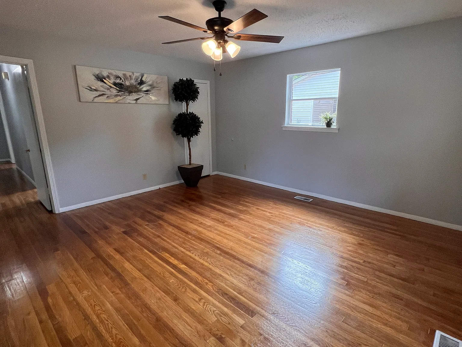 3 bed, 1128 sqft, $1,100 — Photo 2