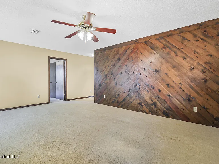 4409 Shadow Wood Cir — Photo 31