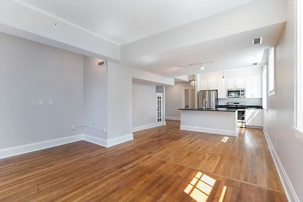 215 E Chestnut St #106 — Photo 6