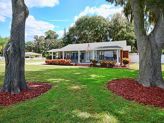 3rd image of 609 Lakeshore Dr
