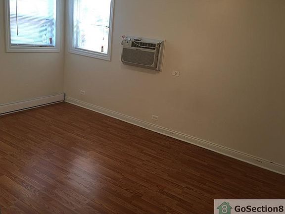 3rd image of 5921 W Fullerton Ave APT 10