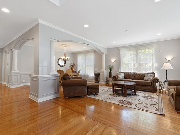 2nd image of 3082 Saratoga Ln