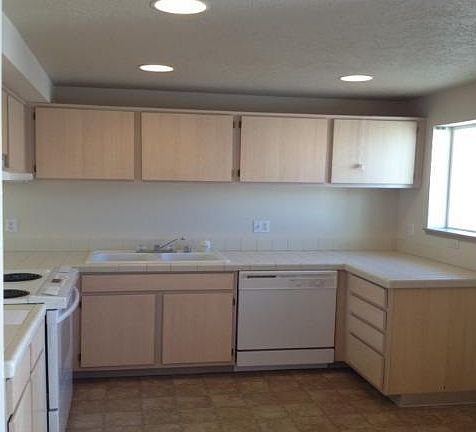3rd image of 4000 NE 109th Ave Unit 138