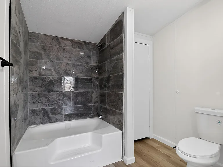 1134 Robinson Ave — Photo 15