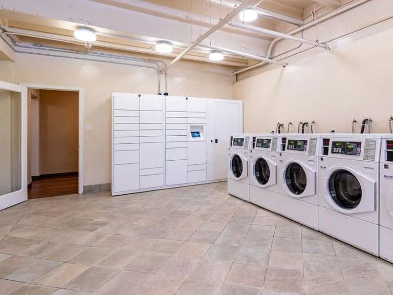 Lindbrook Manor Apartments Laundry