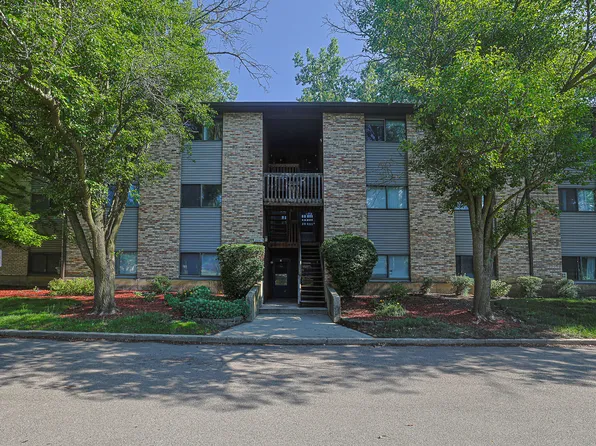 2354 South St APT E, Elgin, IL 60123