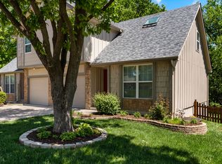 9520 W 77th Ter, Overland Park, KS 66204