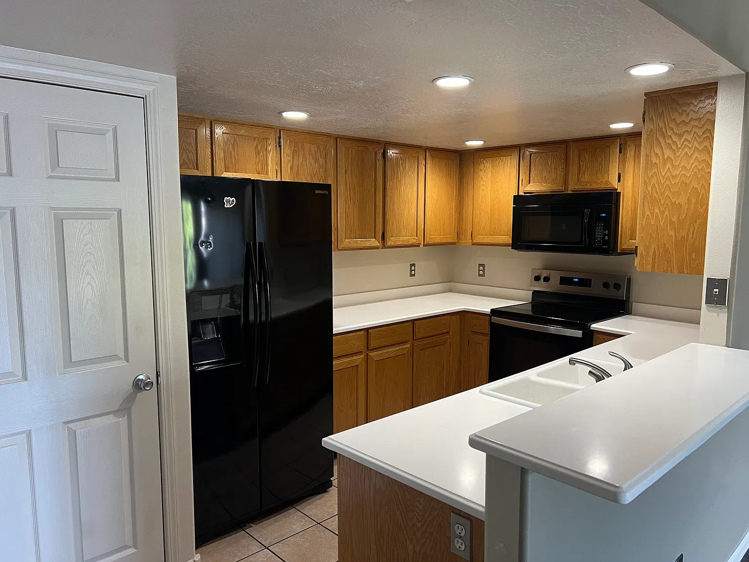 Beautiful, quiet top-unit condo! — Photo 4